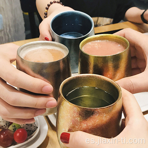 Taza de titanio con patrón de hielo de color arcoíris